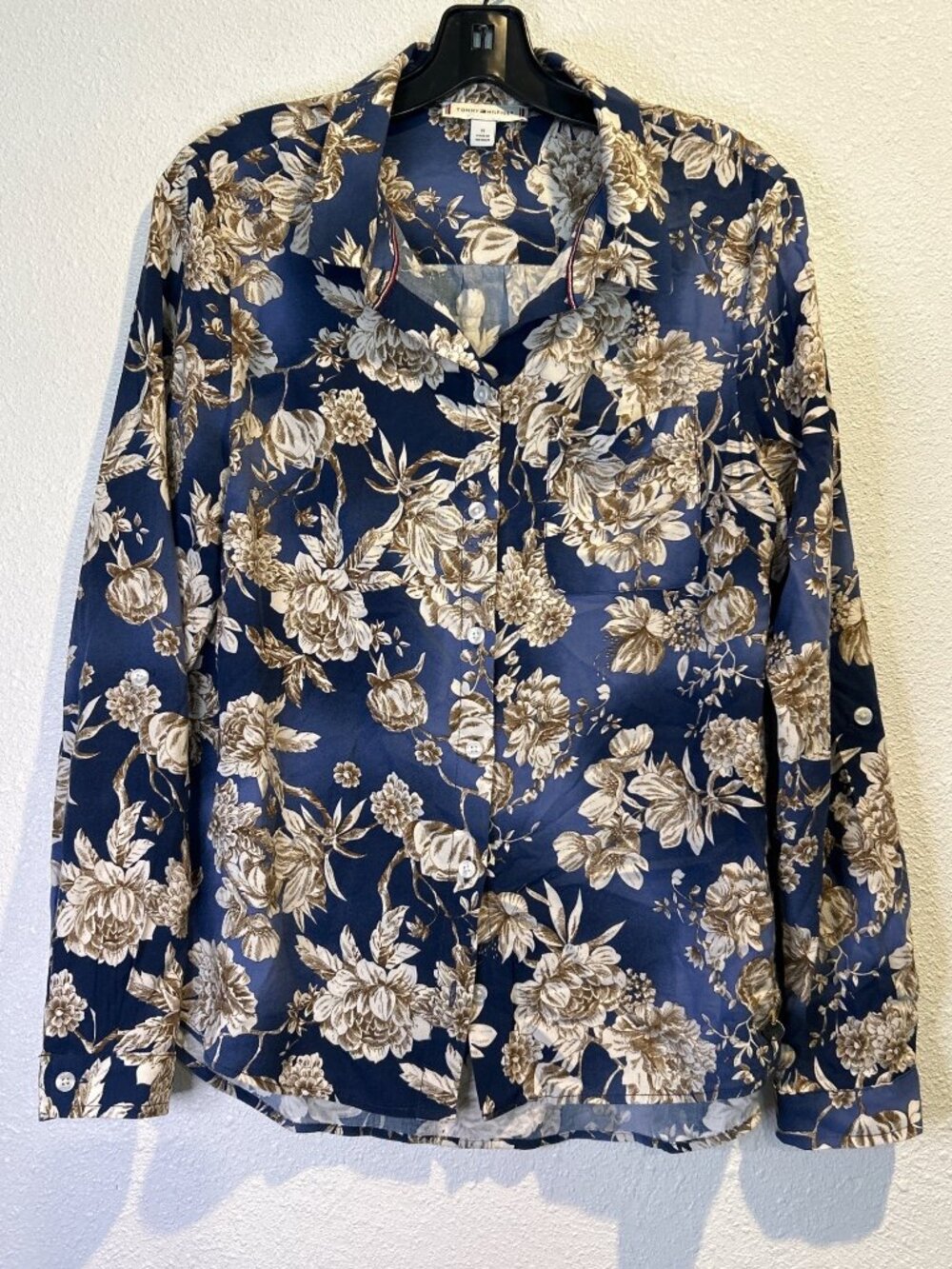 Tommy Hilfiger Women’s MEDIUM Blue Floral Button Down Shirt VICOSE